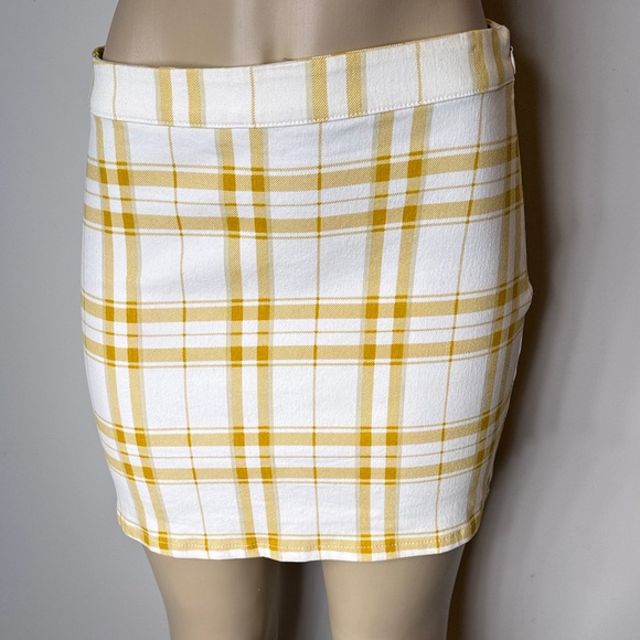 Forever 21 Dresses & Skirts - Forever 21 White and Yellow Plaid Mini Skirt